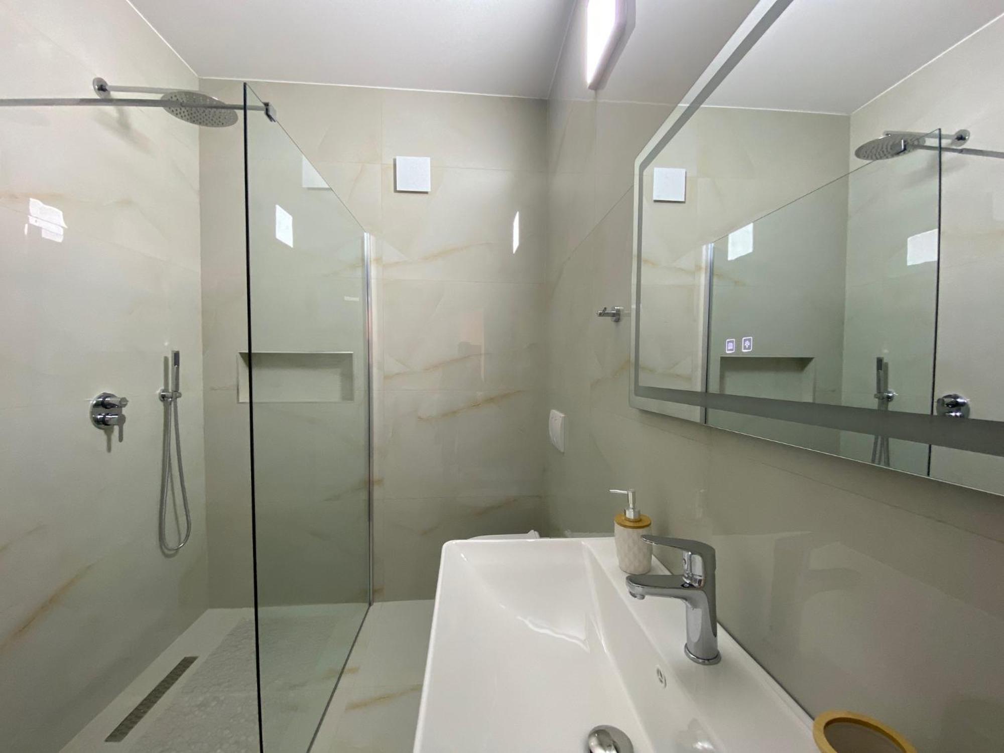 Central Cozy Apartment Тирана Екстер'єр фото
