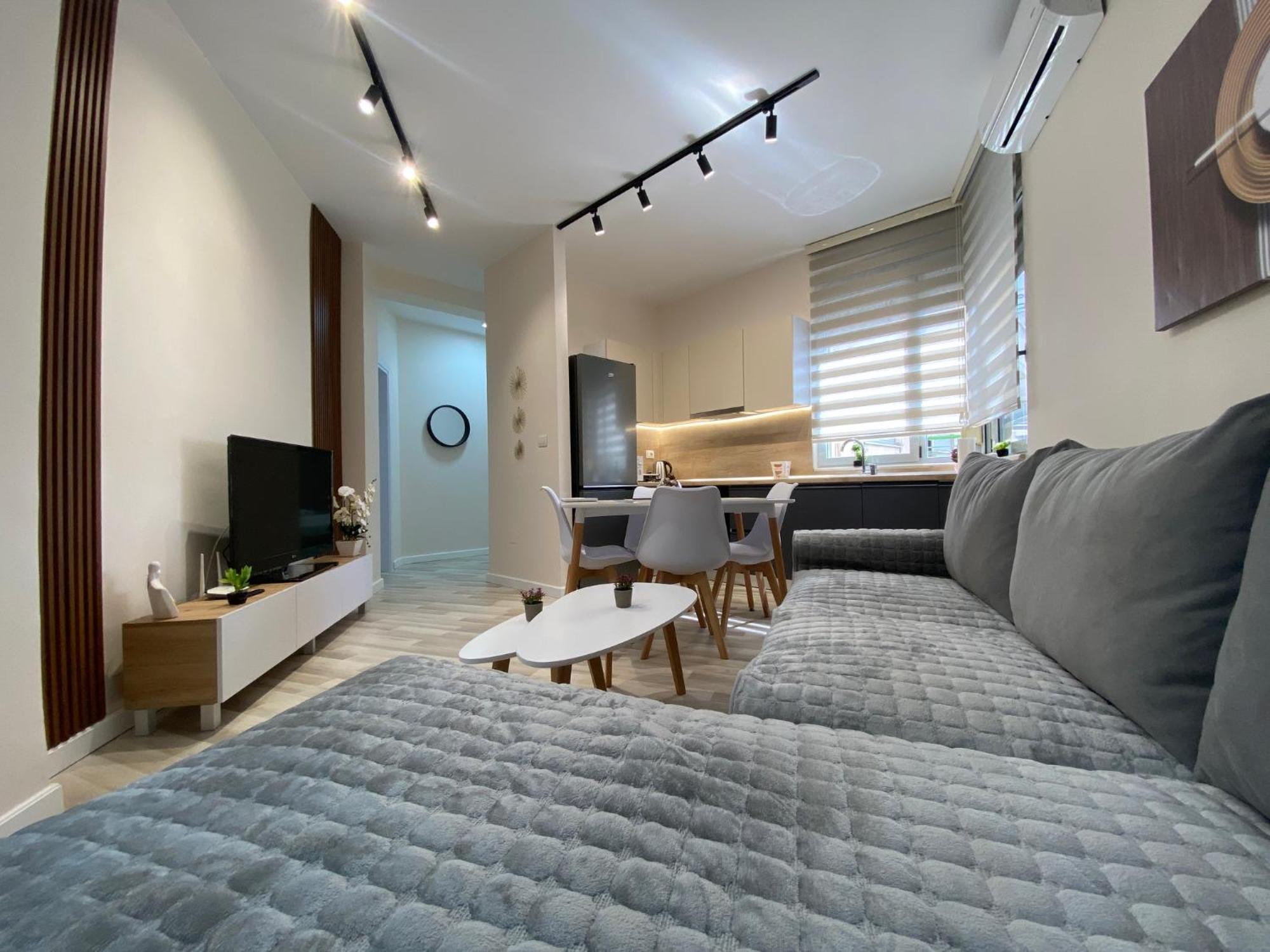 Central Cozy Apartment Тирана Екстер'єр фото