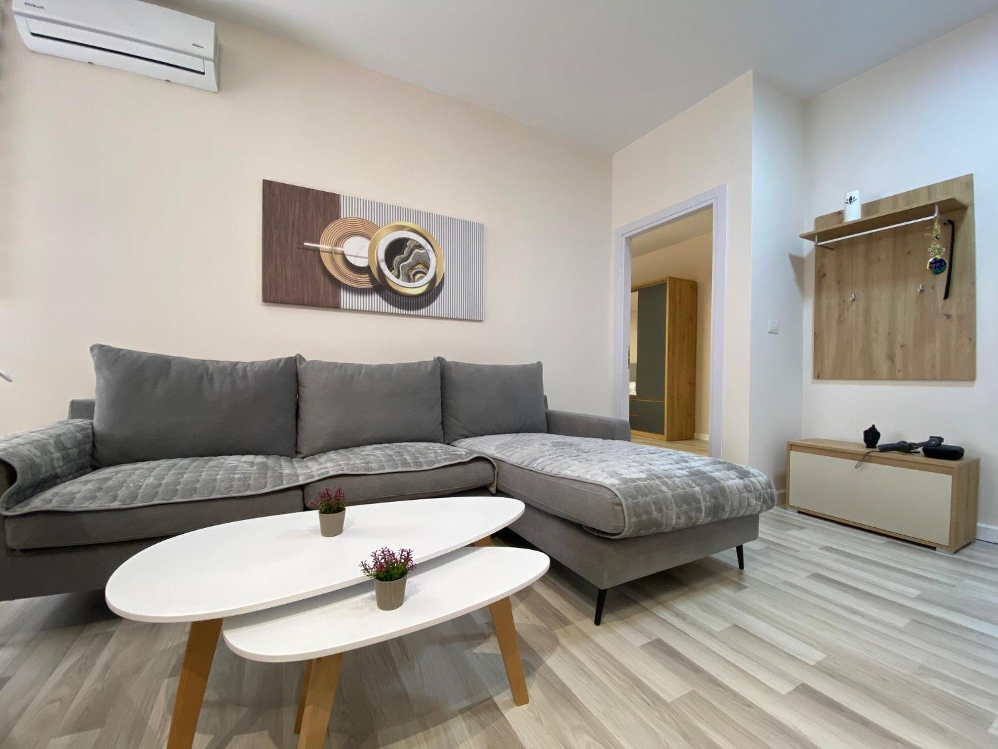 Central Cozy Apartment Тирана Екстер'єр фото